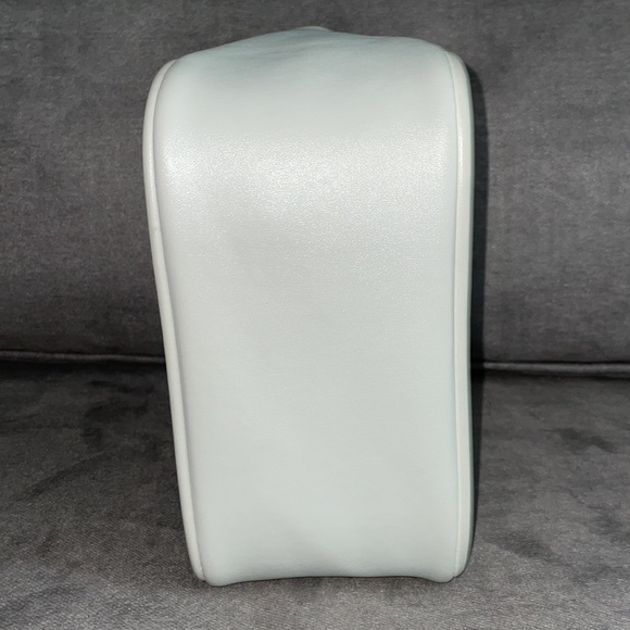 NWT. Bella Russo Clutch purse. Gray. - Picture 6 of 6